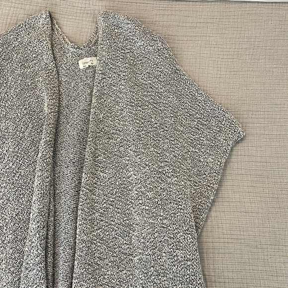 Aritzia Oversized Short Sleeve Community Cardigan - Picture 3 of 3